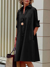 Schlichtes, langärmliges, einfarbiges, modernes Midikleid mit Revers